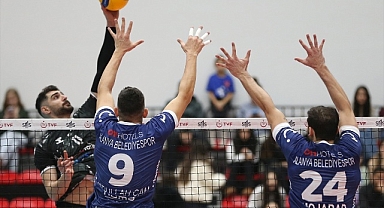 Voleybol: SMS Grup Efeler Ligi / Alanya Belediyespor: 3 - Akkuş Belediyespor: 1