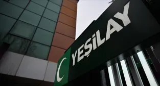 Yeşilay, vatandaşlara kış çayı dağıtarak sağlıklı yaşama ve bağımlılığa dikkati çekti