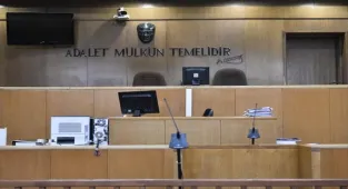 Adana'da bir kişinin tabancayla öldürülmesine ilişkin 2'si tutuklu 3 sanığa dava açıldı