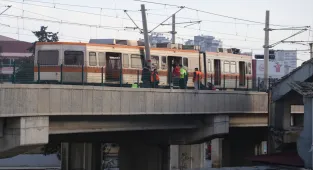 Adana'da hafif raylı sistemin bir vagonu raydan çıktı 