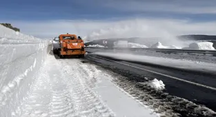 Ardahan'da kar nedeniyle 3,5 aydır kapalı olan yol açılıyor