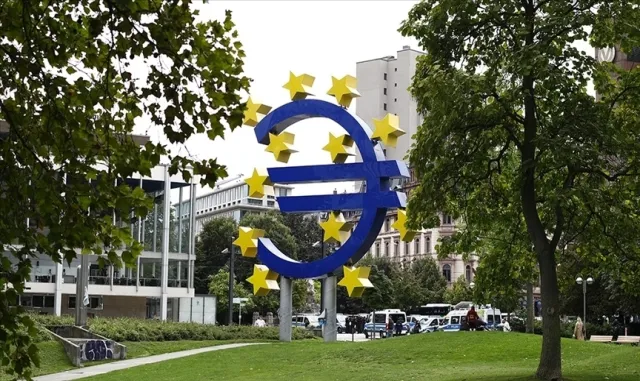 Avro Bölgesi'nde yıllık enflasyon martta yüzde 2,5'e çıktı