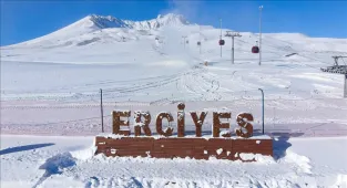 Erciyes Kayak Merkezi, 3 milyon ziyaretçi hedefine sezon bitmeden ulaştı