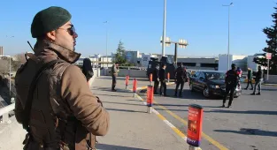 Esenyurt'ta polis ekiplerince asayiş ve trafik uygulaması yapıldı