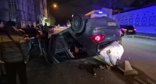 Eskişehir'de devrilen otomobilin sürücüsü yaralandı