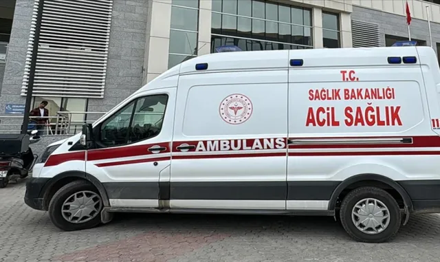 Eskişehir'de minibüsle çarpışan otomobilin hamile sürücüsü yaralandı
