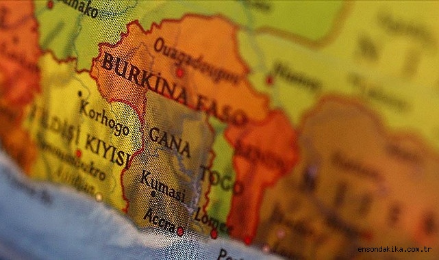 Gana'da yolcu otobüsüyle ambulansın çarpışması sonucu 16 kişi öldü