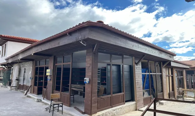 Güdül'de çarşı içinde cephe iyileştirme projesi sürüyor