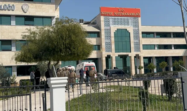 GÜNCELLEME 2 - Antalya'da Kepez Hükümet Konağı'nda silahla ateş eden kişi teslim oldu