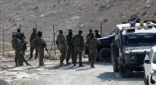 İsrail askerleri, Batı Şeria'da 2 Filistinliyi ateş açarak yaraladı