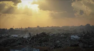 İsrail ordusunun, Gazze’nin orta kesimine düzenlediği saldırıda bir Filistinli kadın yaşamını yitirdi