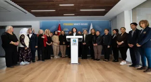 İYİ Parti Genel Başkan Yardımcısı Ofluoğlu, Dünya Kadınlar Gününde basın toplantısı düzenledi: