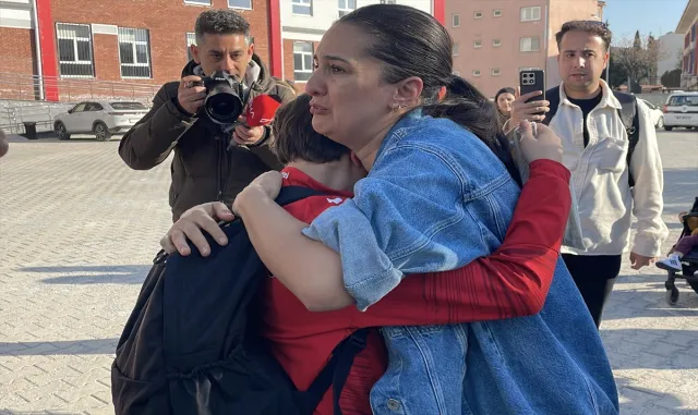 Katar'da mahsur kalan Kuşadası Küçükada Spor Kulübü mensupları Türkiye'ye döndü