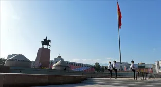 Kırgızistan Sağlık Bakanı Osmonov, Kırgız-Türk Dostluk Devlet Hastanesini ziyaret etti