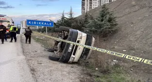 Kırıkkale'de şarampole devrilen minibüsteki 5 kişi yaralandı