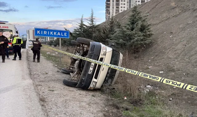 Kırıkkale'de şarampole devrilen minibüsteki 5 kişi yaralandı