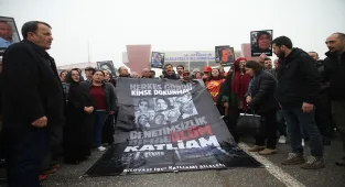 Kocaeli'deki fabrika yangınında ölenlerin yakınlarından adalet talebi