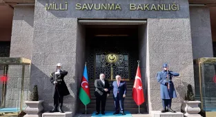 Milli Savunma Bakanı Güler, Azerbaycan Savunma Sanayi Bakanı Mustafayev ile görüştü