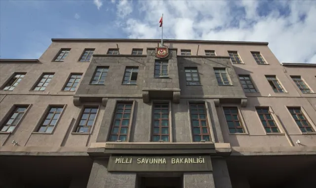 MSB'den NASA'da çalışan Türk asıllı Kumrucu'ya anı plaketi