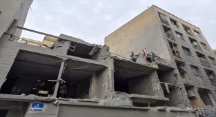 Tahran'ın güneyindeki Cevadiye ve Beryanek bölgesinde, ABD-İsrail saldırıları nedeniyle büyük yıkım oluştu