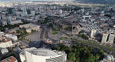 TOBB Başkanı Hisarcıklıoğlu, Kayseri'de ismi verilen AR-GE Merkezi'ni ziyaret etti