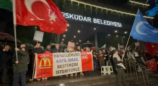 Üsküdar'da mahalle sakinlerinin McDonald's protestosu sürüyor