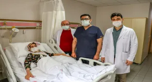 Van depreminde yakınlarını kaybetti, Malatya'da yüzlerce depremzedenin yardımına koştu