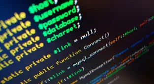 Yazılım sektöründe adından sıkça bahsettiren vibe coding, yeni çalışma kültürü oluşturuyor