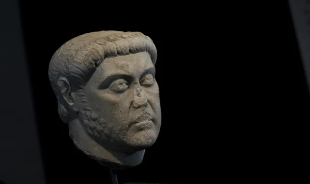 ABD'den iade edilen Smyrna Antik Kenti kökenli heykel başı İzmir'de ziyarete açıldı