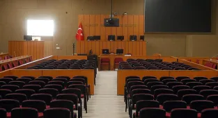 Adana'da tartıştığı kişiyi öldürdüğü iddiasıyla tutuklanan sanığın yargılanması sürdü