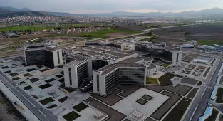 Bebekteki damak yarığı Erzurum Şehir Hastanesi'nde başarılı operasyonla giderildi