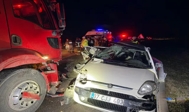 Burdur'da otomobil ile kamyonun çarpıştığı kazada 1 kişi öldü, 5 kişi yaralandı