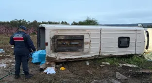 Bursa'da minibüsün devrilmesi sonucu 1 kişi öldü, 12 kişi yaralandı