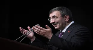 Cumhurbaşkanı Yardımcısı Yılmaz, Genç Kızılay Akademi Gençlik ve Aile Araştırma Zirvesi'nde konuştu: