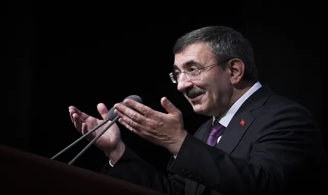 Cumhurbaşkanı Yardımcısı Yılmaz, Genç Kızılay Akademi Gençlik ve Aile Araştırma Zirvesi'nde konuştu: