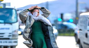 Eskişehir'de kuvvetli rüzgar nedeniyle çatı uçtu