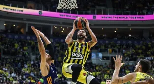 Fenerbahçe Beko'nun Fransız basketbolcusu De Colo sezon sonunda kariyerine son verecek