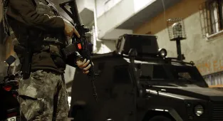 Filistin topraklarını gasbeden İsrailliler, polis koruması altında Mescid-i Aksa'ya baskın düzenledi