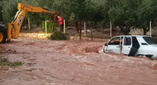 GÜNCELLEME - Adana'nın Kozan ilçesinde sağanak ve dolu etkili oldu