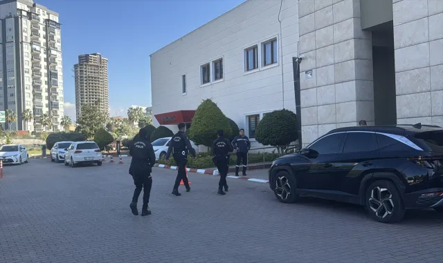GÜNCELLEME - Mersin'de Yenişehir Belediyesine yönelik operasyonda 33 şüpheli gözaltına alındı
