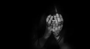 İstanbul'da uyuşturucu ve fuhuş soruşturması kapsamında bir eğlence mekanında arama yapıldı