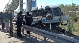 Kahramankazan'da özel halk otobüsü üst geçidin ayağına çarptı, 5 kişi öldü, 14 kişi yaralandı