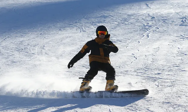 Kars'ta kayak, snowboard, antrenörlük ve kayak öğreticiliği kursu başladı