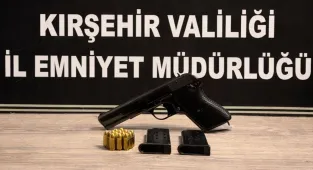 Kırşehir'de 2 ruhsatsız tabanca, av tüfeği, şarjör ve çok sayıda fişek ele geçirildi