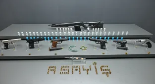 Kırşehir'de ruhsatsız 6 tabanca, havalı tüfek ve 675 fişek ele geçirildi