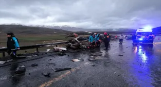 Malatya'da tırla çarpışan hafif araçtaki 3 kişi öldü