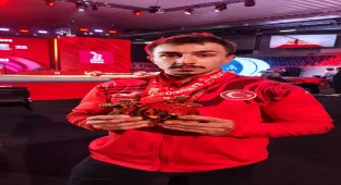 Milli halterci Yusuf Fehmi Genç, Avrupa Şampiyonası'nda 2 altın madalya kazandı