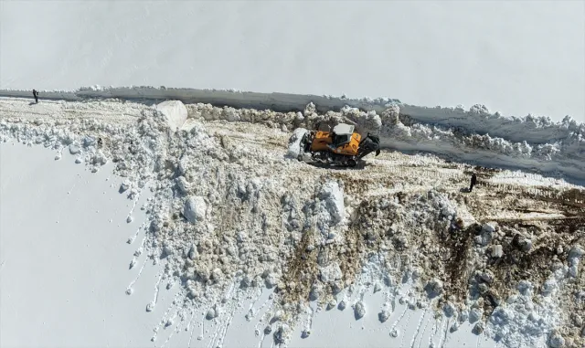 Muş ve Bitlis'te ekipler nisanda karla mücadele çalışması yürütüyor