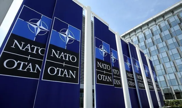 NATO'dan Türk paraşütçü askerlere övgü paylaşımı