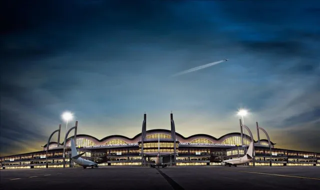 Sabiha Gökçen Havalimanı Kulesi otizme dikkati çekmek için mavi ışıkla aydınlatıldı